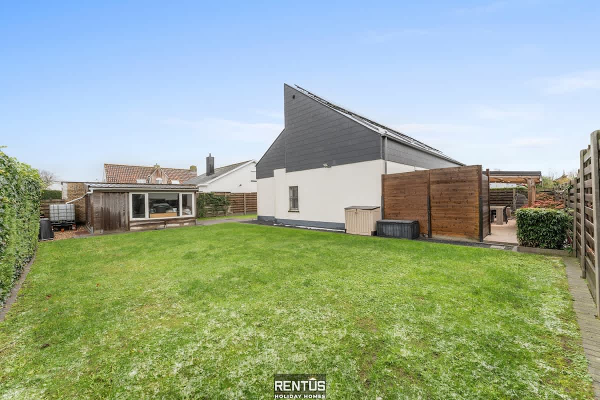 Fevery village - Spacious holiday home for 12 guests with enclosed garden