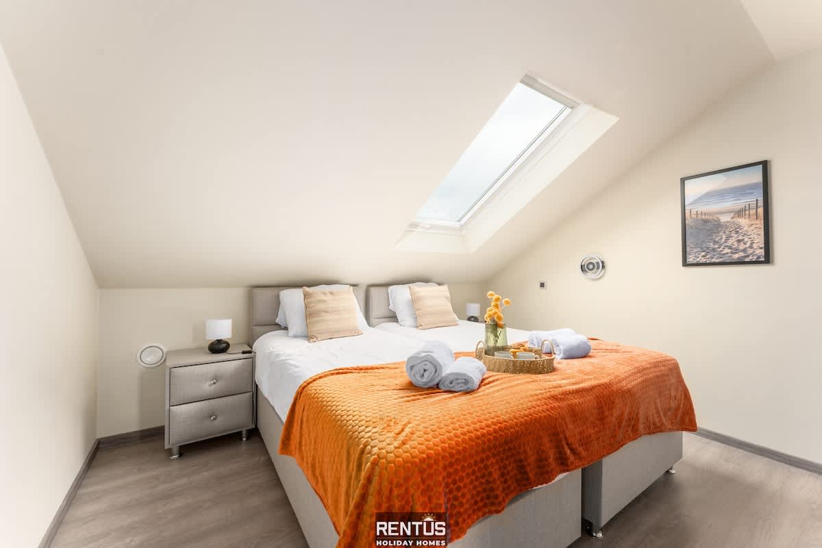 Fevery village - Spacious holiday home for 12 guests with enclosed garden