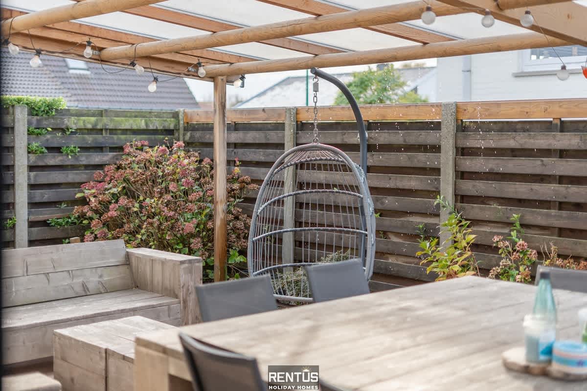 Fevery village - Spacious holiday home for 12 guests with enclosed garden